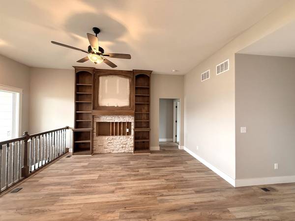 2153 S Chateau Ct, Wichita, KS 67207