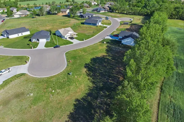 211 W Cherry Oaks St, Cheney, KS 67025