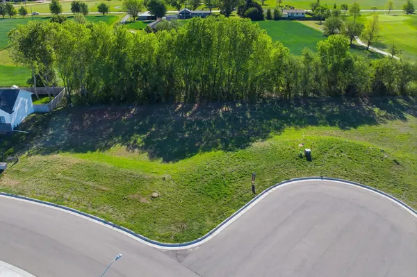 211 W Cherry Oaks St, Cheney, KS 67025