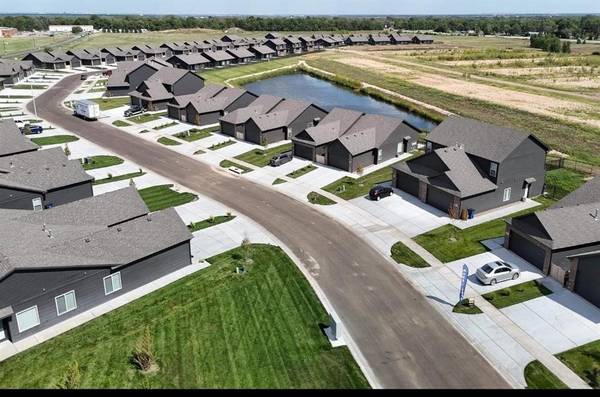16325-16327 W Lynndale St, Goddard, KS 67052