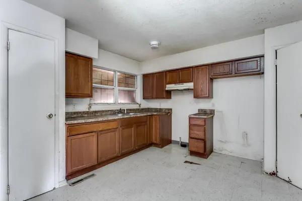 1501 E Berkeley St, Wichita, KS 67216
