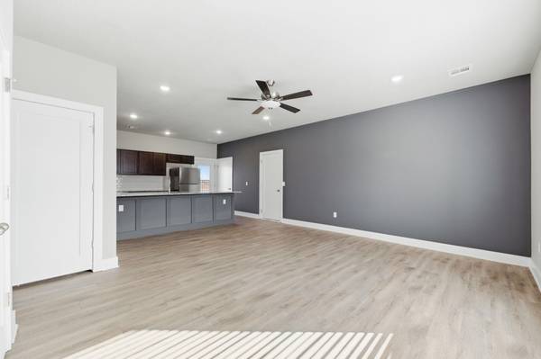 490 E Harper St, Valley Center, KS 67147-8948