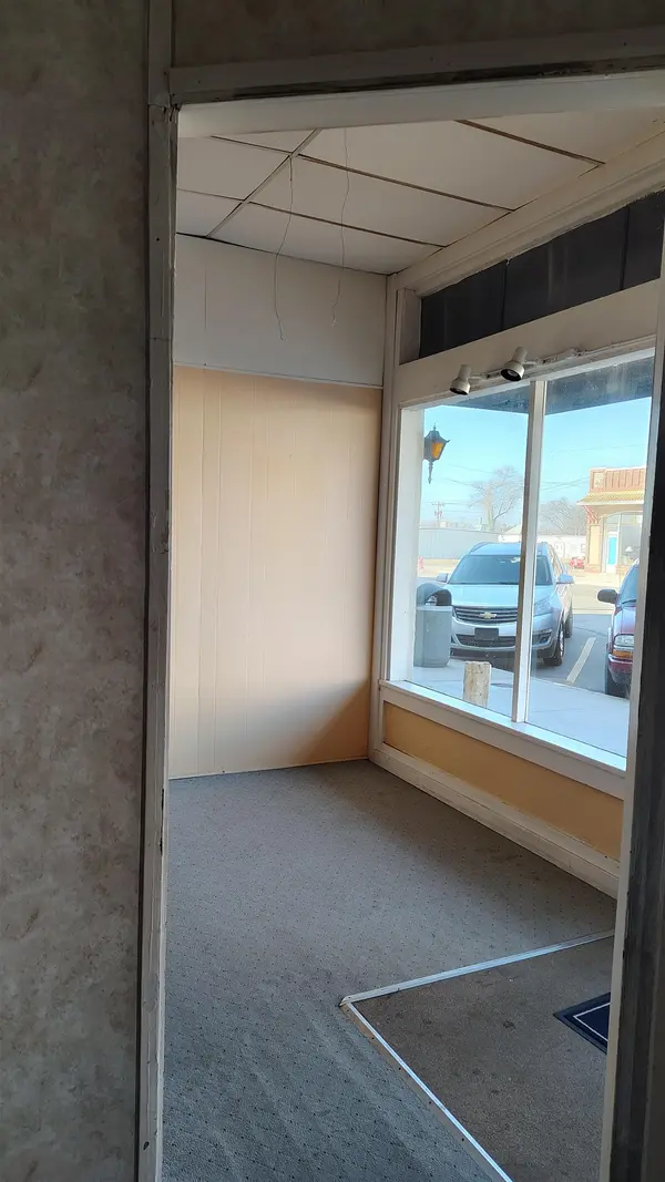 139 W Lincoln Ave, Lincoln, KS 67455