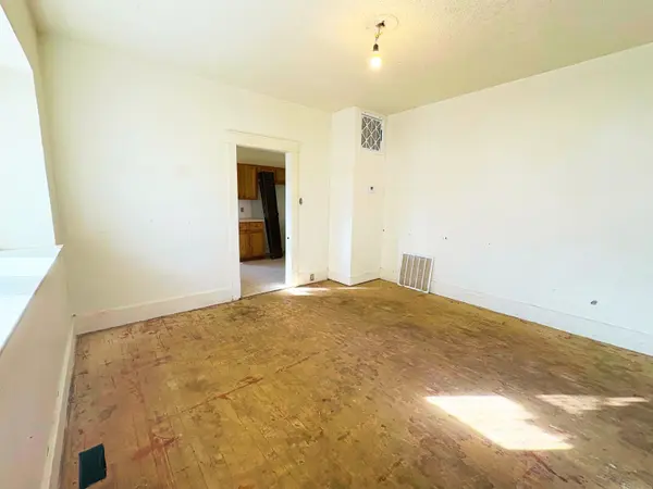811 S D St, Arkansas City, KS 67005