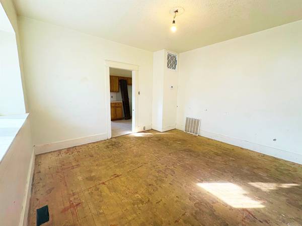 811 S D St, Arkansas City, KS 67005