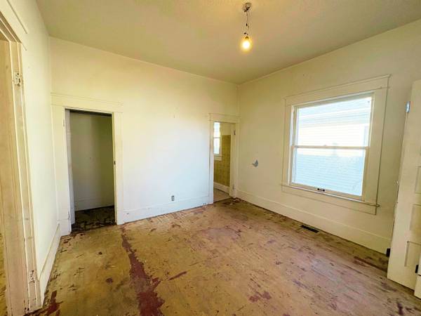 811 S D St, Arkansas City, KS 67005