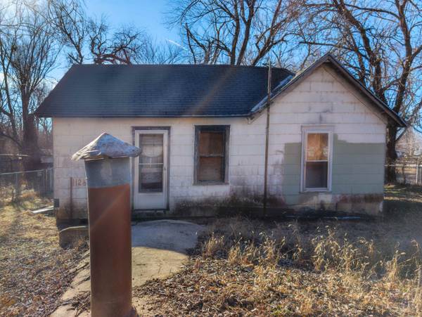 1126 N 13th St, Arkansas City, KS 67005