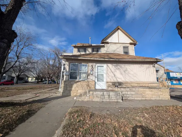 220-224 W Harry St, Wichita, KS 67213