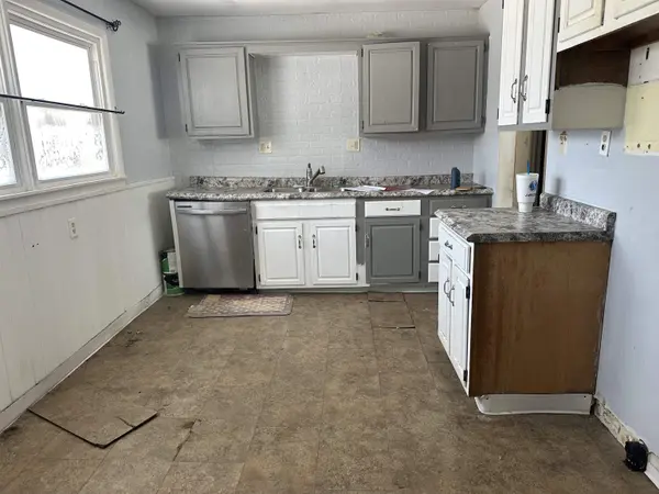 1902 S Roosevelt St, Wichita, KS 67218