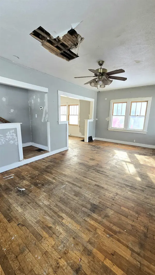 106 N West Pl, Salina, KS 67401
