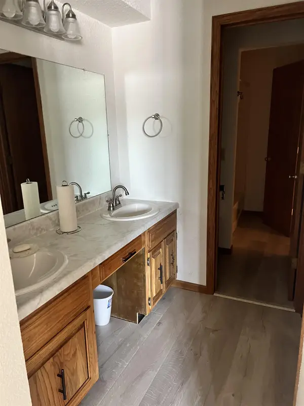 1500 E 10th Ave Apt B2, Winfield, KS 67156
