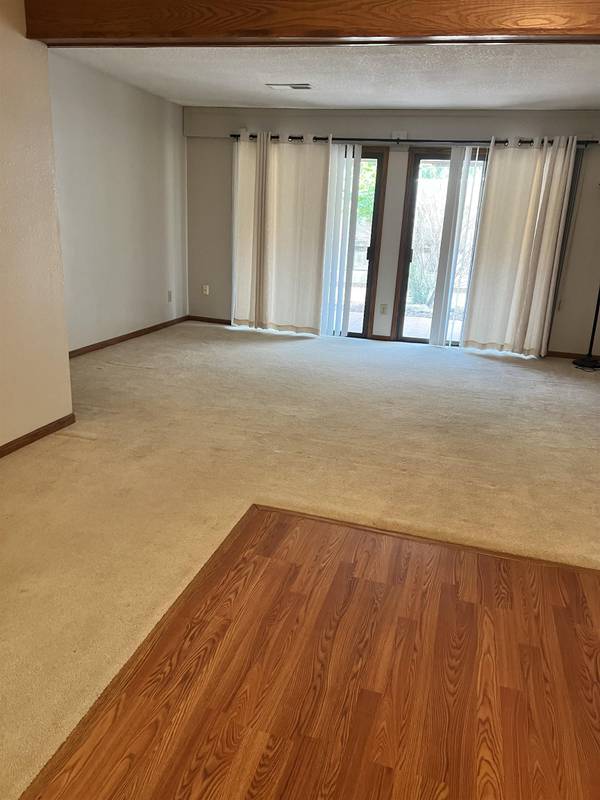 1500 E 10th Ave Apt B2, Winfield, KS 67156