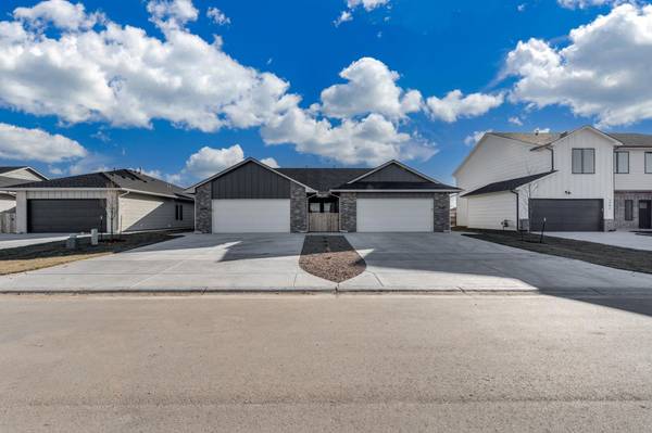 3006 N Westridge Dr, Wichita, KS 67205