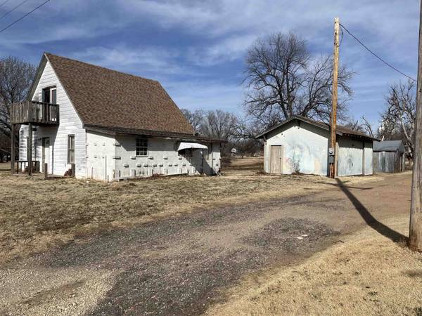 104 W Central, Zenda, KS 67159