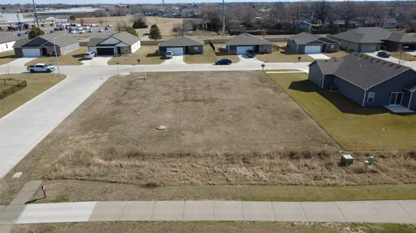 1701 Casey, Newton, KS 67114