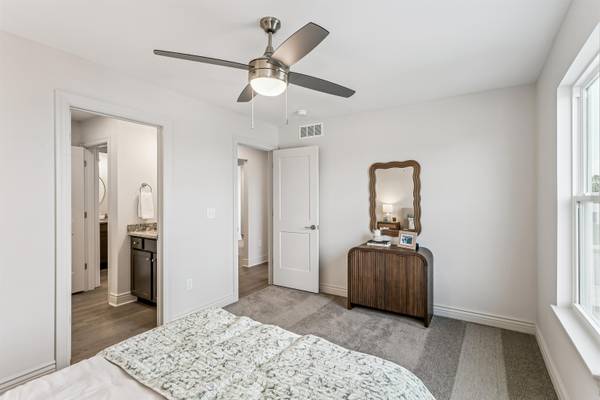 409 E Douglas Ave, Andover, KS 67002
