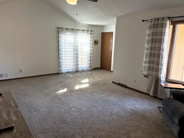1007 Burr Oak Ln, Salina, KS 67401