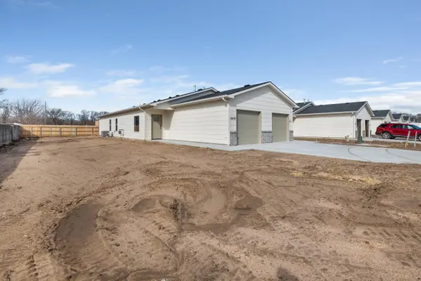 2451 W MacArthur Ct, Wichita, KS 67217