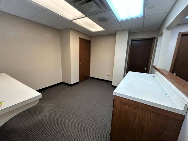 222 E 9th Ave, Winfield, KS 67156