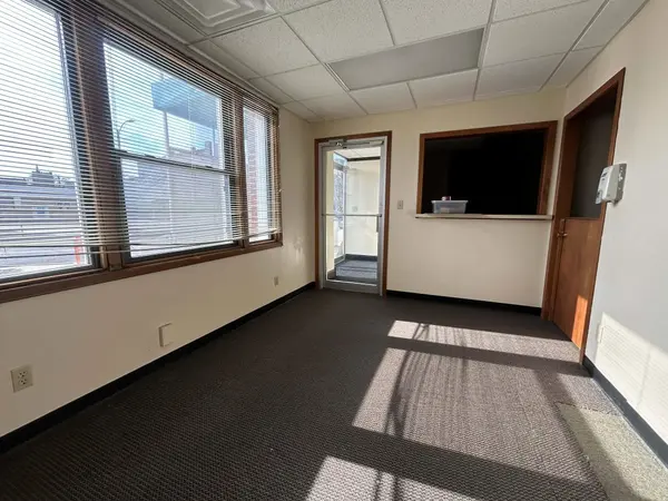 222 E 9th Ave, Winfield, KS 67156