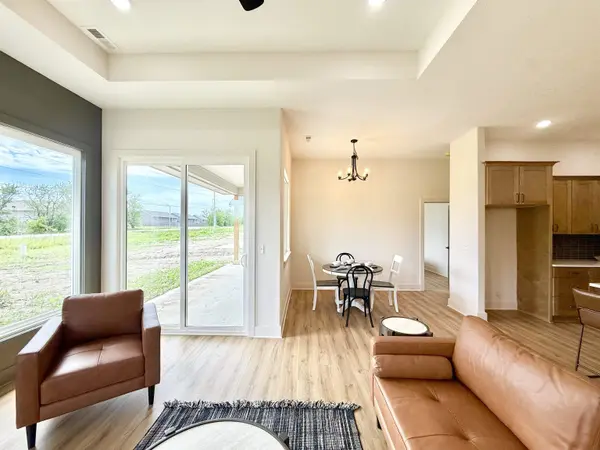 5412 N Toben Ct, Bel Aire, KS 67226