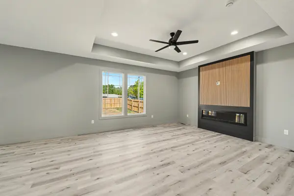 2824 Crystal Lake Dr, Salina, KS 67401