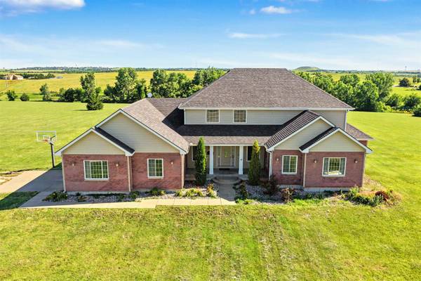 1140 W Hidden Springs Rd, Salina, KS 67401