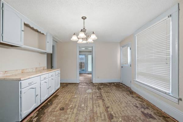 1308 S Market St, Wichita, KS 67211