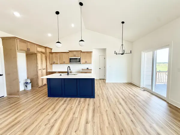 5432 N Toben Ct, Bel Aire, KS 67226