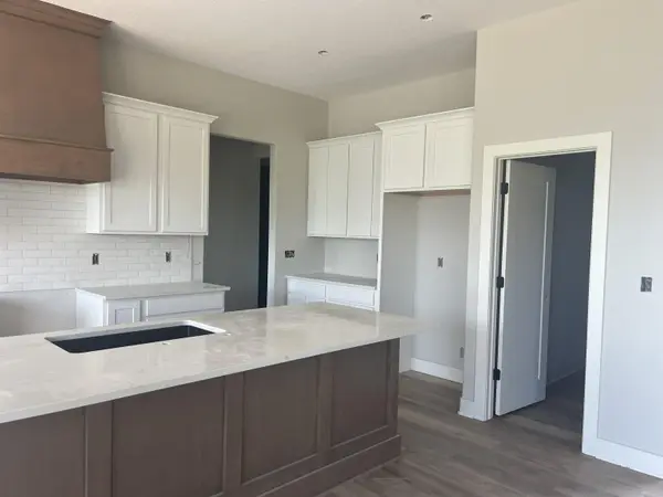 4989 N Emerald Ct, Maize, KS 67101