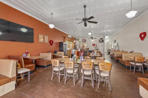 242 S Main St, Norwich, KS 67118
