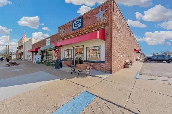 242 S Main St, Norwich, KS 67118