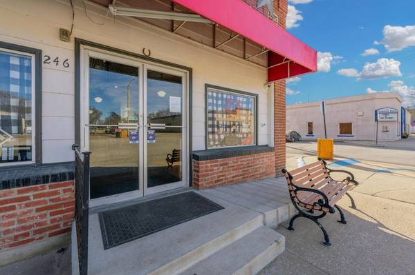 242 S Main St, Norwich, KS 67118