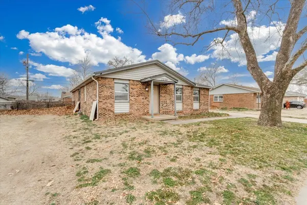 1521 E Catalina St, Wichita, KS 67216