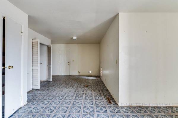 1607 E Catalina St, Wichita, KS 67216