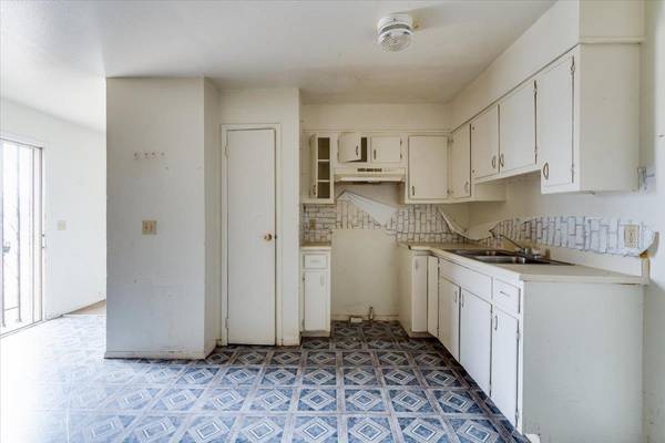 1607 E Catalina St, Wichita, KS 67216