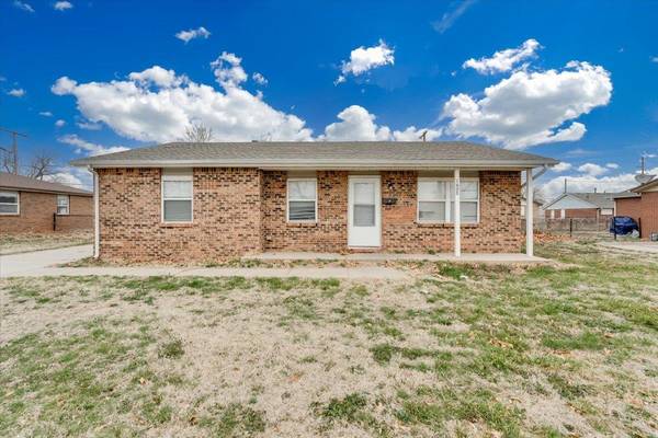 1608 E Catalina St, Wichita, KS 67216