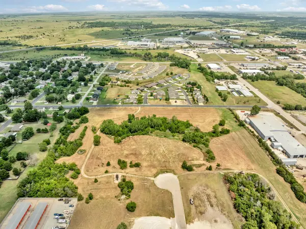 222 N Millheisler Rd, El Dorado, KS 67042