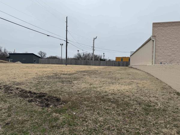 3213 E 13th St N, Wichita, KS 67208