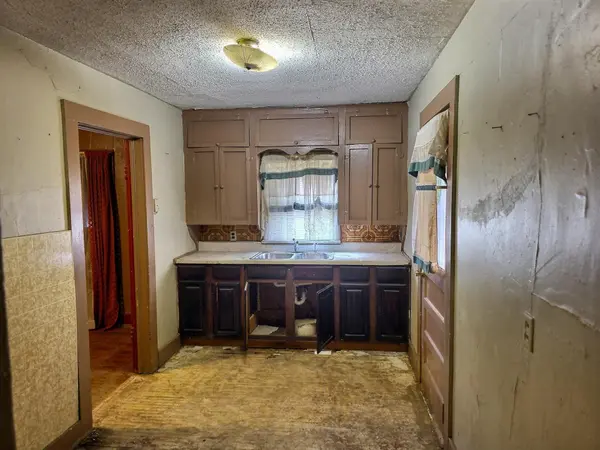 1721 N Grove Ave, Wichita, KS 67214