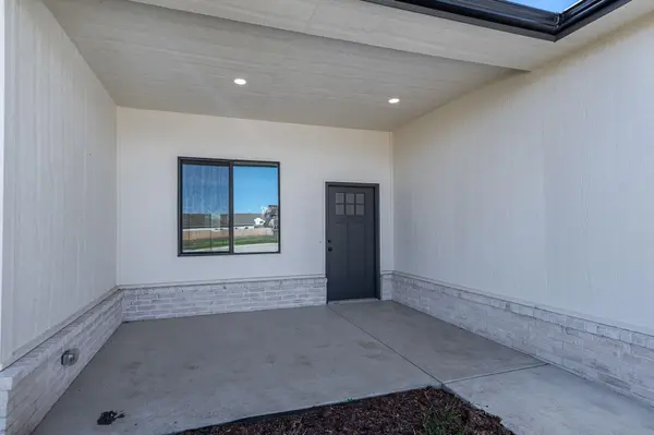 713 E Elmwood St, Park City, KS 67147