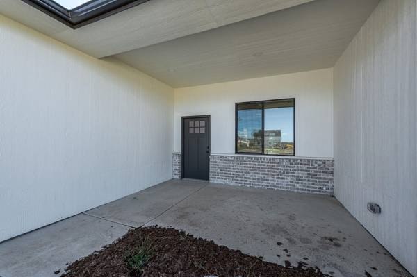 707 E Elmwood St, Park City, KS 67147