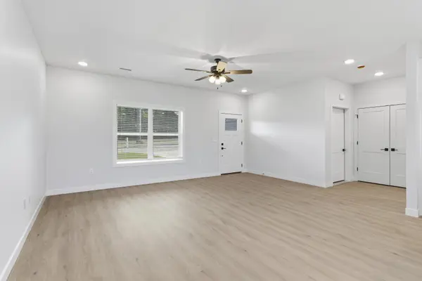 711 Battle Creek Ln, Minneapolis, KS 67467