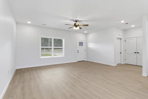 711 Battle Creek Ln, Minneapolis, KS 67467