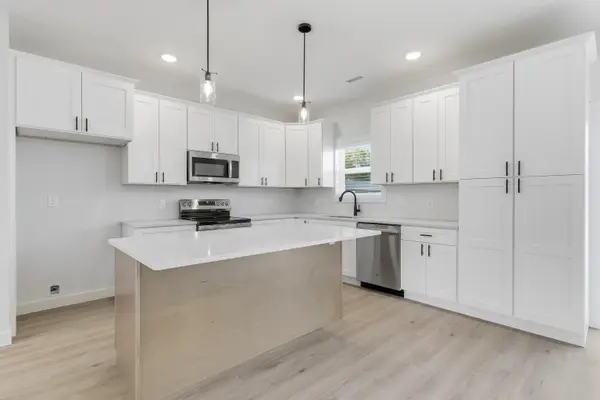 723 Battle Creek Ln, Minneapolis, KS 67467