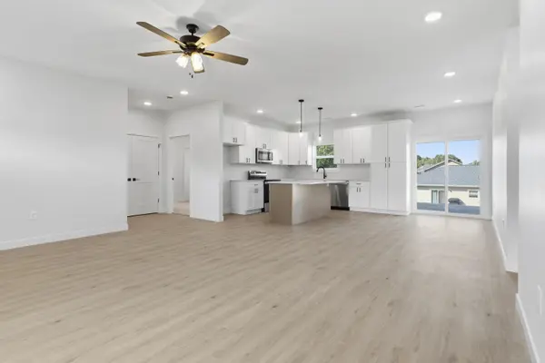 805 Battle Creek Ln, Minneapolis, KS 67467