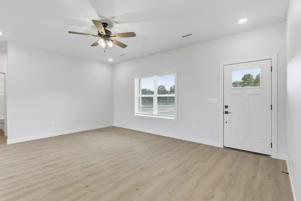 805 Battle Creek Ln, Minneapolis, KS 67467