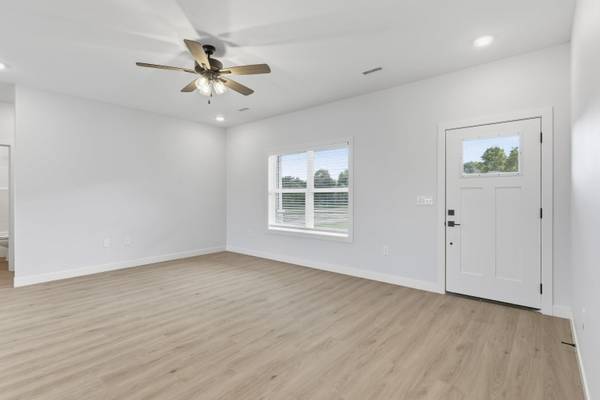 805 Battle Creek Ln, Minneapolis, KS 67467