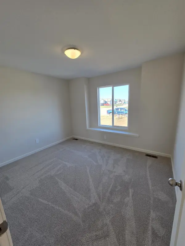 214 Summer Ct, Newton, KS 67114