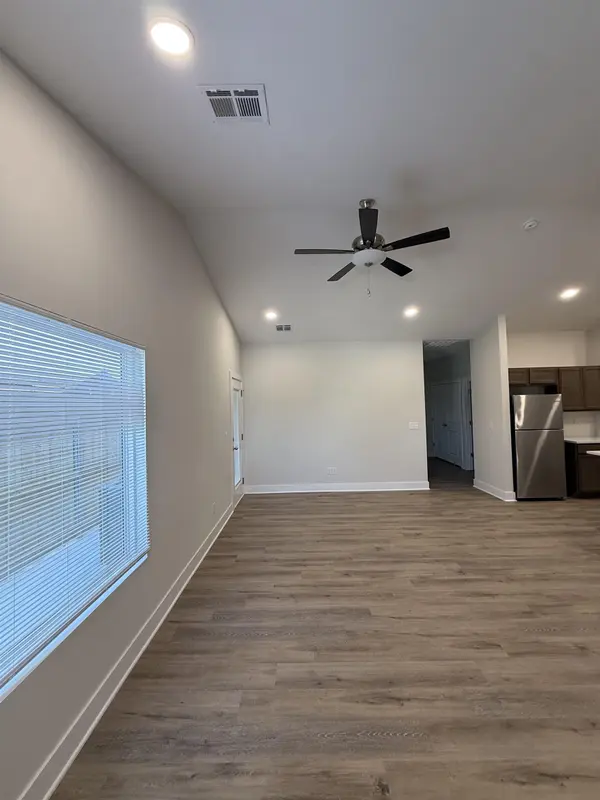 482 E Hayes St, Valley Center, KS 67147